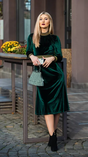 Young and carefree. girl care gem stone handbag or purse. glam clutch accessory. elegant woman in green velour dress. glamour velvet textile. sexy businesswoman wait for meeting outdoor. modern life — Stock Photo, Image