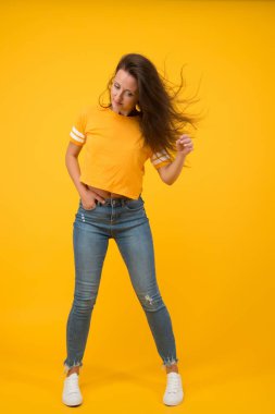 En iyi saçların neşesi. Şehvetli kadınlar uzun ve sağlıklı saçlardan hoşlanırlar. Moda modelinin güzel görünüşü. Kuaför salonu. Moda ve tarz. Haidressing ve stil. Her gün harika saçlar.