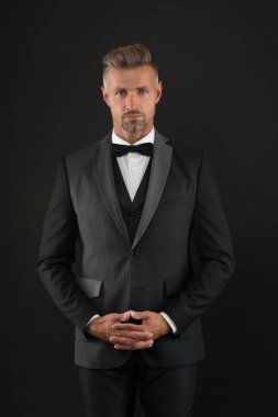 Bekarlığa veda partisi başlasın. Bekar adam karanlık bir altyapısı var. Formalite içinde bekar bir adam. Bekarlığa veda gününü kutluyoruz. Arzu edilen bekar. Erkekler resmi moda ve tarz. 11 Kasım. Bekarlar Günü