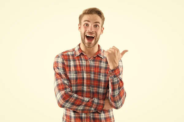 Überrascht und gutaussehend. Schöner Mann isoliert auf weiß. Kaukasischer Typ mit offenem Mund auf gutaussehendem Gesicht. Männerpflege. Lässig und gutaussehend. Überrascht mich — Stockfoto