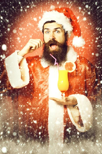 Yakışıklı sakallı Noel Baba adam — Stok fotoğraf