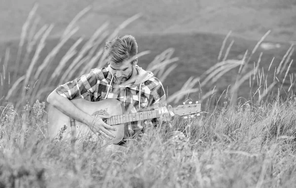 Face the music. acoustic guitar player. country music song. sexy man with guitar in checkered shirt. hipster fashion. western camping and hiking. happy and free. cowboy man play guitar outdoor — Stock Photo, Image