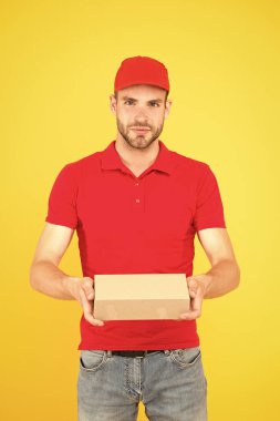 İlk işim. Kasiyer üniforması. Lokanta çalışanları aranıyor. Adam teslimatı sarı arka planda. İyi günler dilerim. Arkadaş canlısı satış asistanı. Yemek siparişi teslimatçısı. Sıradan bir kasiyer. Ücretsiz kasiyer