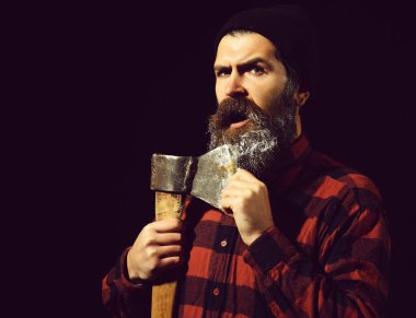 Baltalı korkak adam.