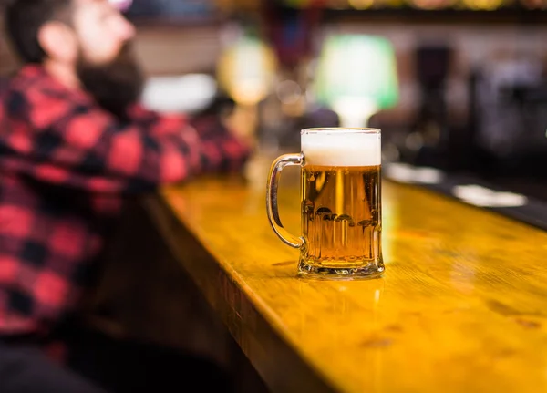 Glass filled with cold tasty beer in pub. — Stock Photo, Image