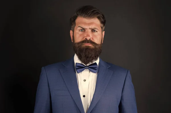 Make male grooming simpler and more enjoyable. Well groomed man beard in suit. Male fashion and aesthetic. Businessman formal outfit. Classic style aesthetic. Masculine aesthetic. Barber hairdresser — Stock Photo, Image