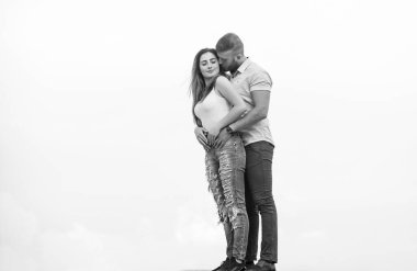 Seni dünyalar kadar seviyorum. Sevgililer Günü. Açık havada erkek arkadaşı olan seksi bir kız. Romantik ilişki. Aşk randevusu. Birbirine aşık çiftler. Aile ilişkileri ve mutluluk. Erkek ve kadın kucaklaşır. aile değerleri