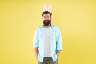 Çin Zodiac 'ı. Erkek tavşan kulağı. Tavşanlar ve Tavşanlar arasındaki fark. Erkek tavşan kişilik özellikleri. Tavşan adamlar ılımlı, iyimser ve düşünceli insanlardır. Burç işareti