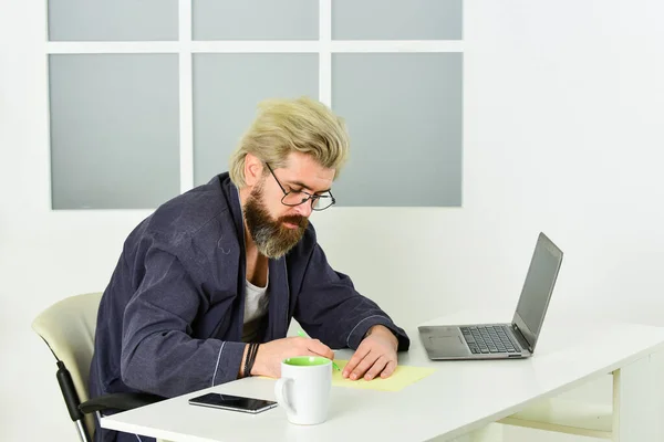 Confidence and charisma. handsome man use laptop at home. man doing research work for his business. browsing online shopping website. Relaxation at home. man using laptop studying or working in app — Stock Photo, Image