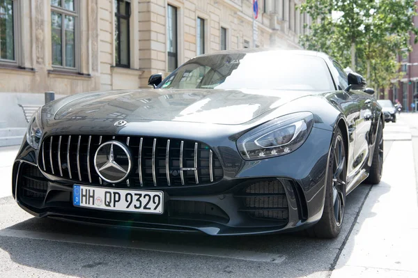 Supercar Lamborghini Huracan LP 610-4 svart färg parkerad på gatan i Hamburg — Stockfoto