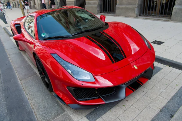 Supercar Lamborghini Huracan LP 610-4 siyah renkli Hamburg caddesinde park halinde. — Stok fotoğraf