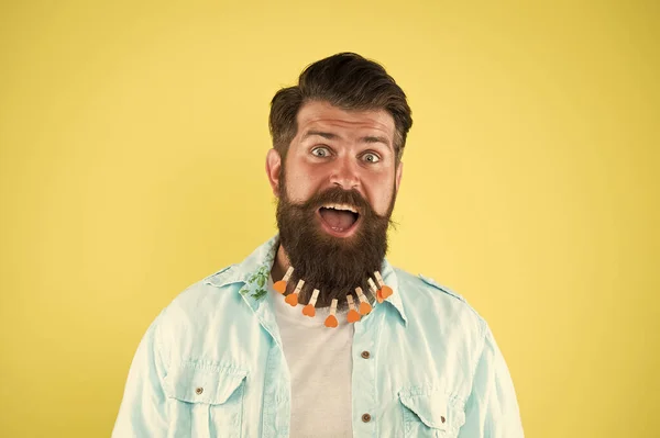 Bearded man. bearded man hipster casual style. valentines day. love care my beard hair. laundry. hair drying. barbershop. man clothespin on beard. brutal male put clothespin with hearts on beard — Stock Photo, Image