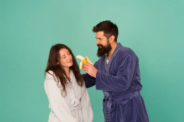 Its not going to suck itself. Bearded man feed sexy woman with banana. Love games. Couple in love blue background. Love and desire. Erotic love. Blowjob and oral sex. Healthy lifestyle and diet — Stock Photo, Image