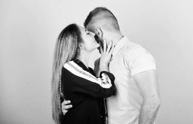 Her şeyi birlikte yapıyoruz. Romantik ilişki. Aşk randevusu. Birbirine aşık çiftler. Aile ilişkileri ve mutluluk. Aile değerleri. Erkek ve kadın kucaklaşır. Sevgililer Günü. Erkek arkadaşıyla seksi bir kız.