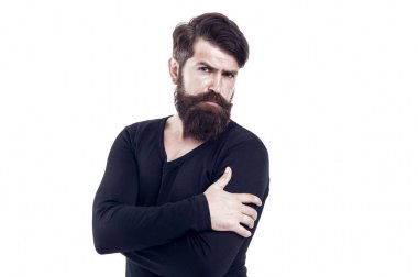 Adam gündelik tarzda yakışıklı görünüyor. Bahar giysileri giyen adam. Daha zarif görünmesini sağla. Güven ve başarı. Zarafet modada kalır. Düşünceli bir adam beyaz üzerinde yalnız poz veriyor.