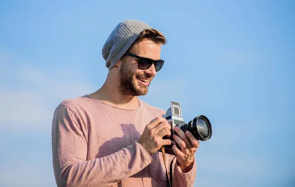 An image is Life. sexy man touristic reporter. photographer in glasses. travel with camera. male fashion style. looking trendy. macho man with camera. capture adventure. journalist — Stock Photo, Image