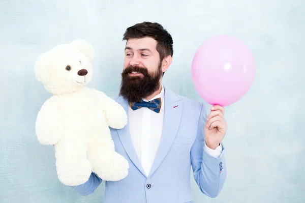 Romantic man with teddy bear and party balloon. surprise for his girlfriend. holiday celebration concept. romantic man in tuxedo bow tie. gift with love. Stereotypical presents — Stock Photo, Image