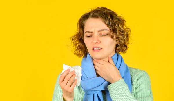 Runny nose caused by illness. ill with laryngitis. Acute respiratory viral. sick girl with runny nose. influenza infection and pneumonia. Coronavirus outbreak concept. Symptoms of disease. copy space — Stock Photo, Image