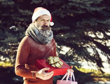 Yakışıklı Noel Baba ve hediye