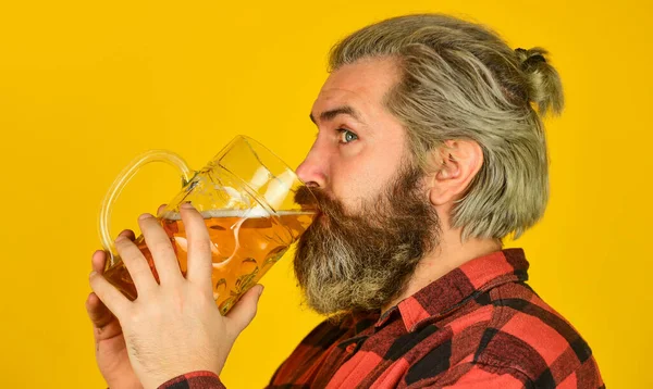 Craft beer industry. Beer pub. Stylish bartender or barman in bar. recreation. Man hold glass of beer. hipster at bar counter. having fun watching football. Brutal bearded male drinks beer from glass — Stock Photo, Image