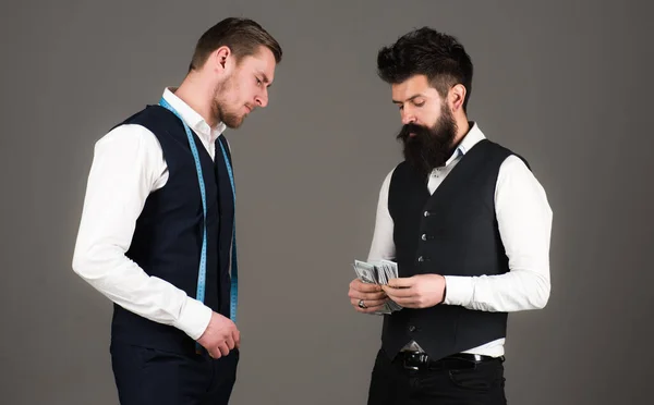 Man with beard pay to macho with measuring tape. — Stock Photo, Image