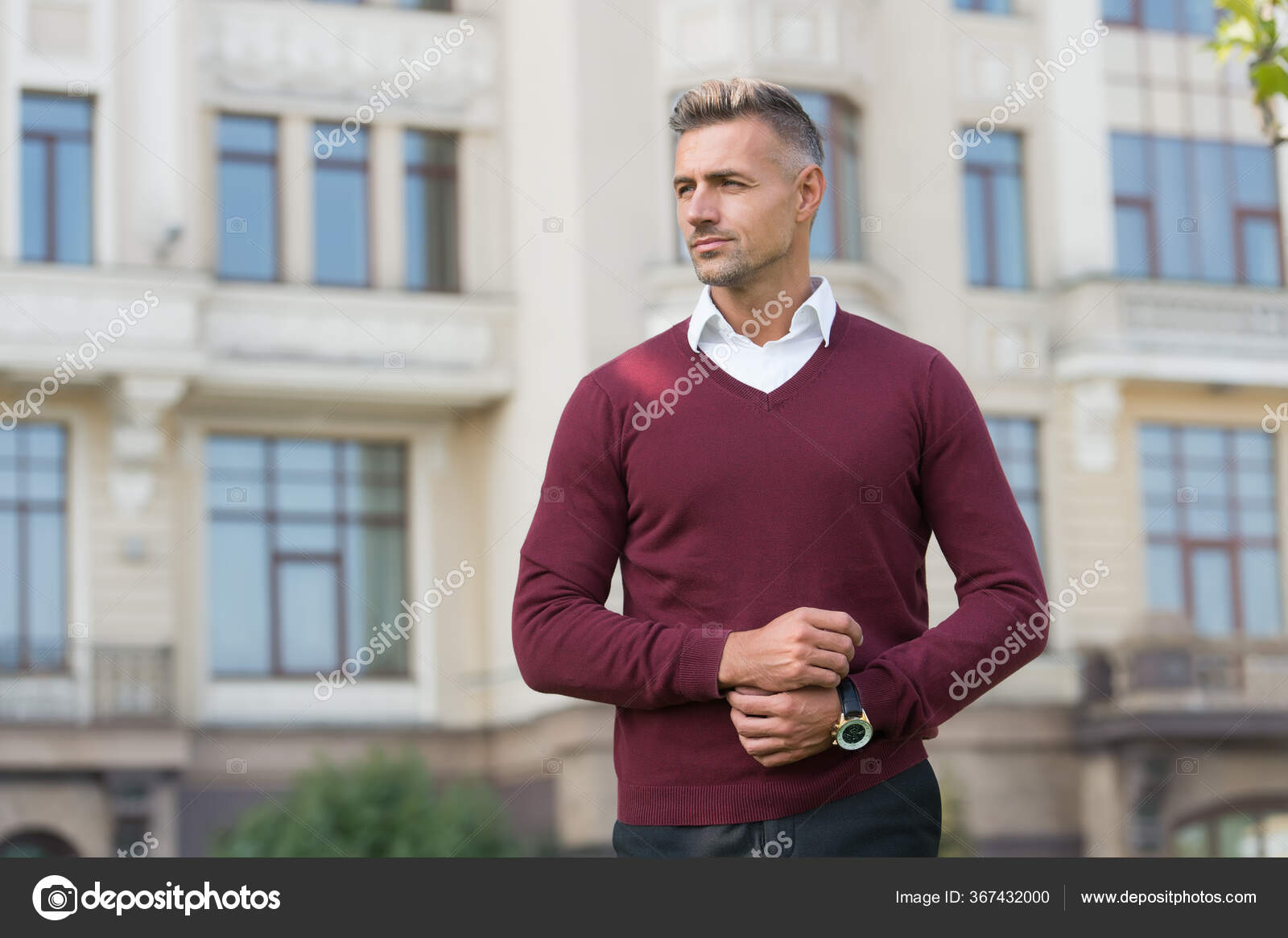 Gerente de Traje Hombre modelo tienda de ropa