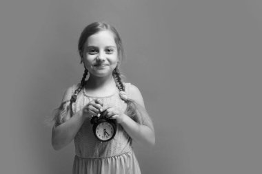 Mutlu yüz ile evlat. Geri okul kavramı