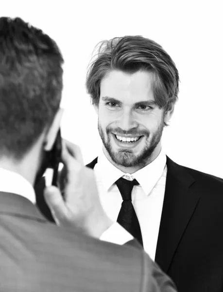 Comunicação e tecnologia, homens ou homens de negócios sérios que falam por telefone — Fotografia de Stock