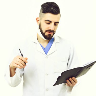 Beyaz ceketli, gülen yüzlü adam. Tedavi ve ambulans