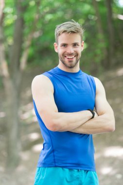 Spor müsabakası. Kendinden emin ve fiziksel olarak güçlü. Açık hava sporcusu. Yakışıklı bir park geçmişi var. Spor eğitimi ve antrenman. Kendinle gurur duy. Spor hedefi ve başarı. Tamamen hazırım.