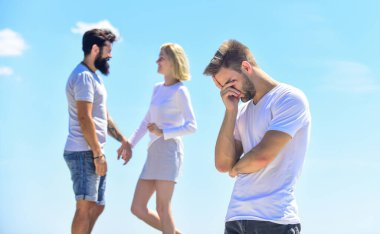 İnsan ilişkilerinde hayal kırıklığına uğradım. Ayrılın. Aşk üçgeni. Kıskançlık hissi. İhanet ve boşanma. Kıskanç eş. Sonsuza dek yalnız. Kıskançlığın olumsuz etkisi. Aile psikolojisi. İlişki hedefleri