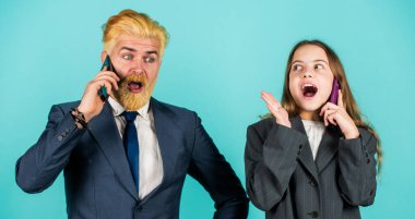 Halkla ilişkiler iletişimi. Başarılı bir anlaşma. Şirket stajyerliği. Stajyerlik ve şartlı tahliye kavramı. Yönetim Ekibi. Girişim işi. Erkek ve genç kız iş dünyasının kurucusu. Aile işi