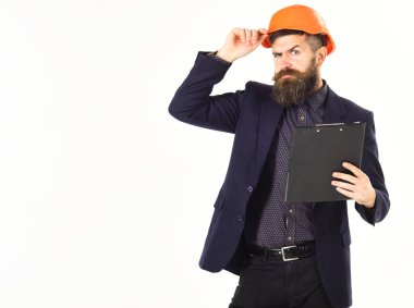 İnşaat ve mimari konsepti. Müfettiş inşaat ruhsatı tutuyor