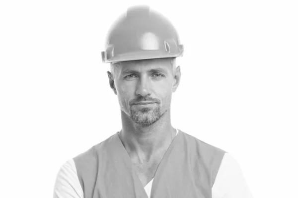 Muž v helmě. nosit stavební přilbu na staveništi. Stavbaři v ochranné vestě a helmě. Stavební dělník izolovaný na bílém. zkušený technik v bezpečnostní přilbě. sociální práce — Stock fotografie