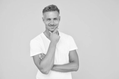 Sorunların üstesinden gel. Orta yaş krizi erkekleri etkiliyor. Kişinin yaşlanmasına neden olan olayların neden olduğu psikolojik bir kriz. Gerçek orta yaş krizi genellikle tüm hayatı değiştirmeyi içerir. Olgun adam.