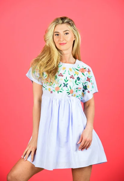 Cute woman has blond hair. fashion and beauty. summer dress female collection. stylish makeup for her. sexy blonde on pink background. hairdresser beauty salon. looking so trendy — Stock Photo, Image