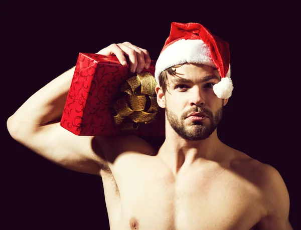 Babbo Natale uomo muscoloso con scatola presente — Foto Stock