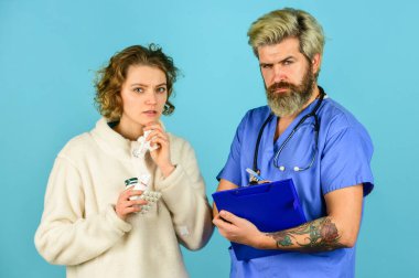 Tıbbi tedavi. Virüs enfeksiyonu belirtileri. Tıbbi yardım. Şikayet iste. Reçeteli testler ve tedaviler yapın. Teşhis konsepti. Hasta hastayla çalış. Tıbbi geçmişi. Doktor kadınlarla iletişim kurar.