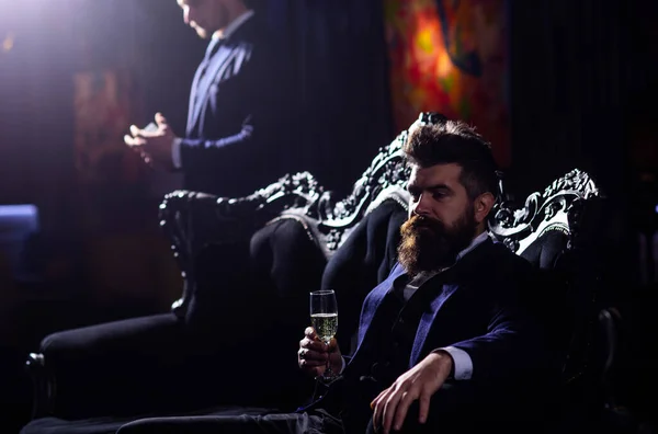 Rich businessman sitting on sofa. Handsome luxury man spending time in mens club. — Stock Photo, Image