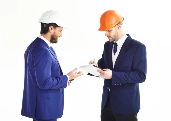 Construcción, arquitectura, concepto de apoyo. Arquitectos discuten proyecto . —  Fotos de Stock