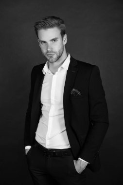 İş koçu. Yakışıklı bir CEO 'ymuş. Başarılı ve karizmatik bir avukat. Liderlik ve iş kavramı. Profesyonel gibi para kazanmak. İş adamları. Ciddi motivasyona sahip bir girişimci. İş adamı resmi takımı