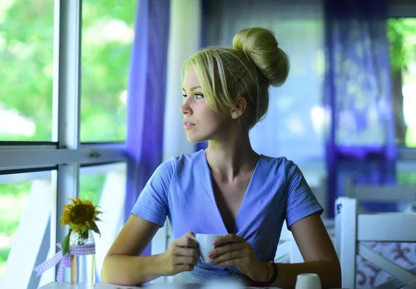 Morning drink and lunch break concept. Girl with blond hair — Stock Photo, Image