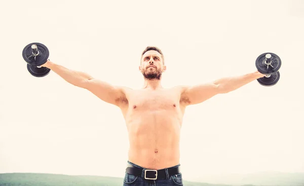 Muskelkraftiger Mann Beim Training Mit Der Hantel Hantelubung Starker Bizeps Und Trizeps Fitnesstraining Workout Fitness Sport Trainingskonzept Hektik Um Mehr Muskeln Zu Gewinnen Gesunder Geist In Gesundem Korper Herausforderung Sport