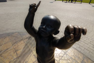 Kyiv 'deki çocuklar için bronz heykeller