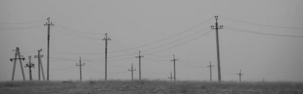 水平線の電信柱のステップ — ストック写真
