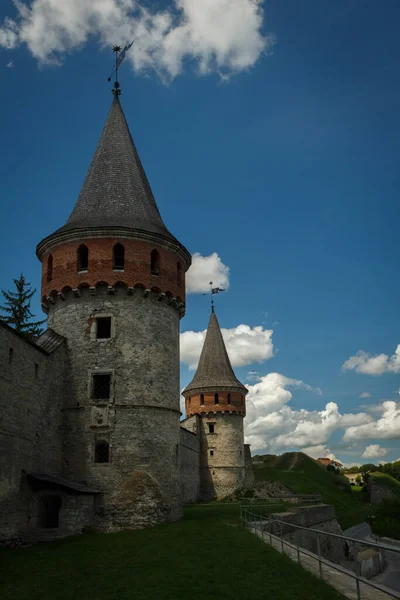 Torres Castelo Medieval Fortaleza Kamenetz Podolsky Edifício Histórico — Fotografia de Stock