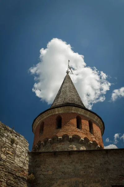 中世纪城堡的塔楼Kamenetz Podolsky的要塞 历史建筑 — 图库照片