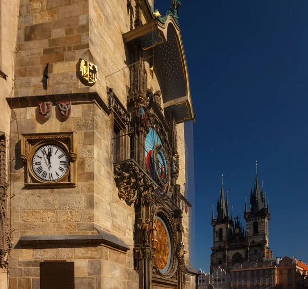 Kare ve astronomik saat görüntüsü. Prag