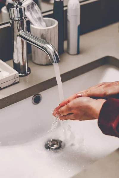 Tvätta Händerna Ofta Vit Handtvål Vitt Badrum Modernt Handfat Karantän — Stockfoto