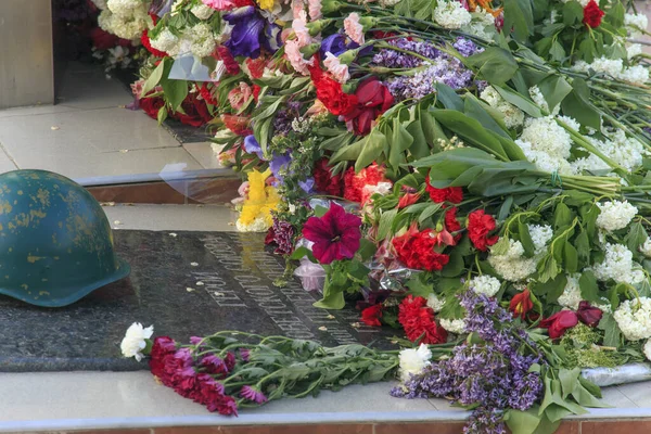 Viele Schöne Blumen Denkmal Für Den Unbekannten Soldaten Mai — Stockfoto